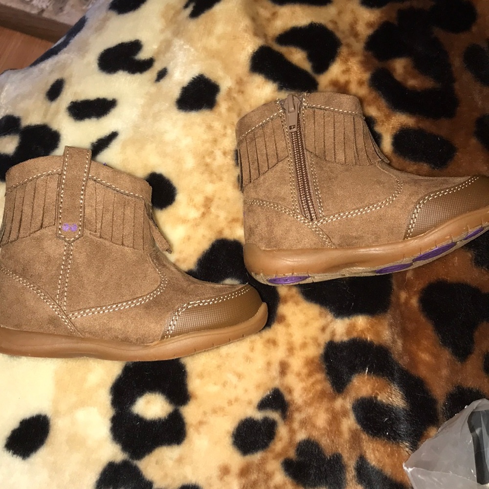 BRAND NEW NEVER WORN STRIDE RITE BOOTIES